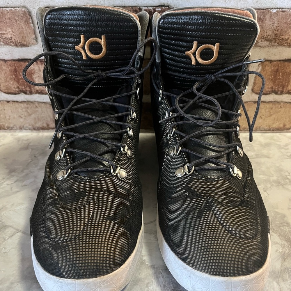 Nike - Picture 2 of 6